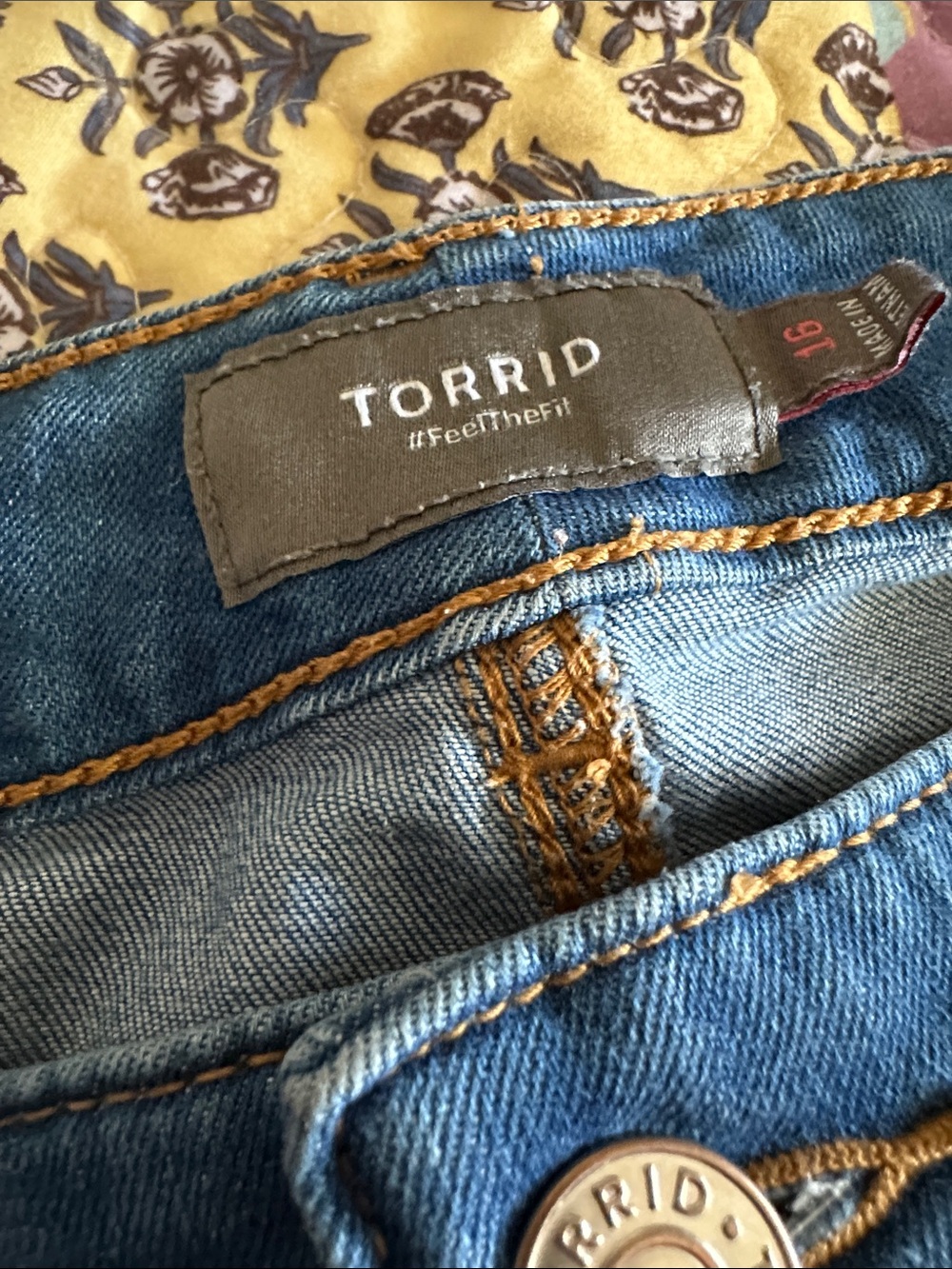 torrid High-Rise Wide-Leg Cropped Jeans in Medium Blue - Picture 3 of 8